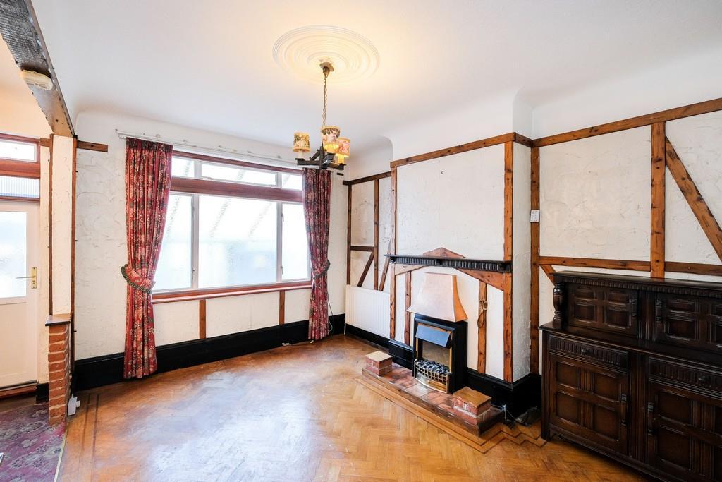 2 Blake Hall Crescent-22 resized.jpg