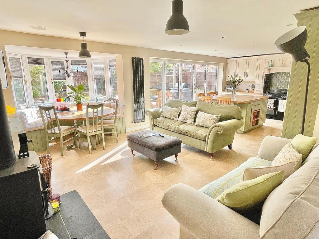 The Ashway, Brixworth... 5 bed detached house £600,000