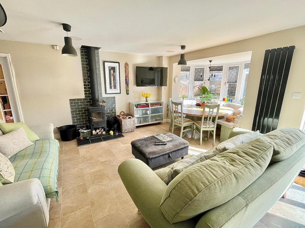 The Ashway, Brixworth... 5 bed detached house £600,000