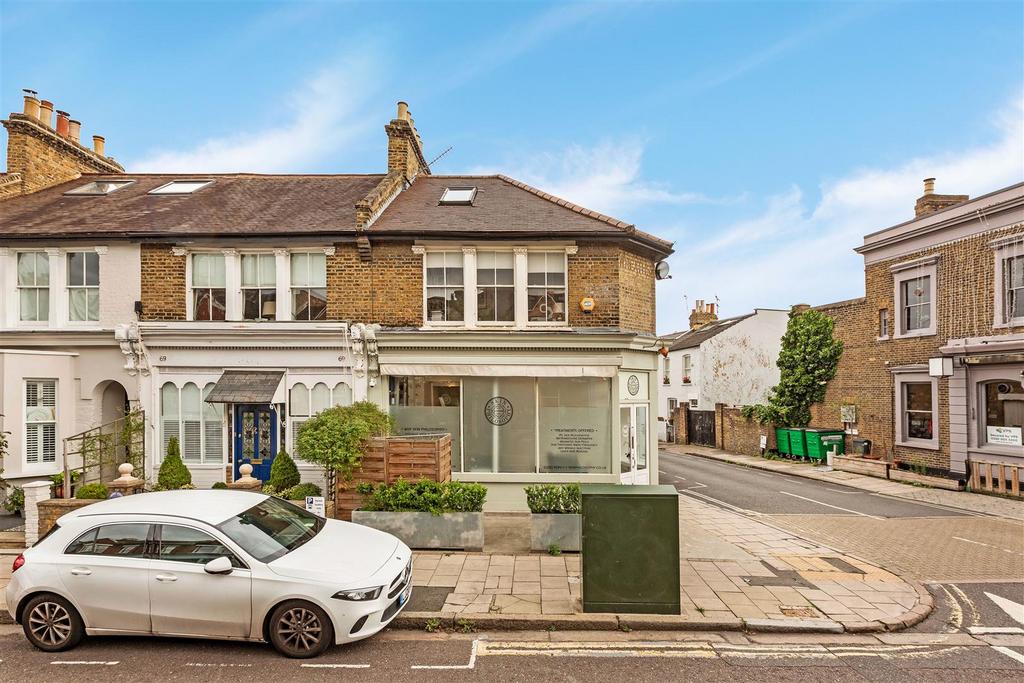 White Hart Lane, Barnes SW13 2 bed flat £1,750 pcm (£404 pw)