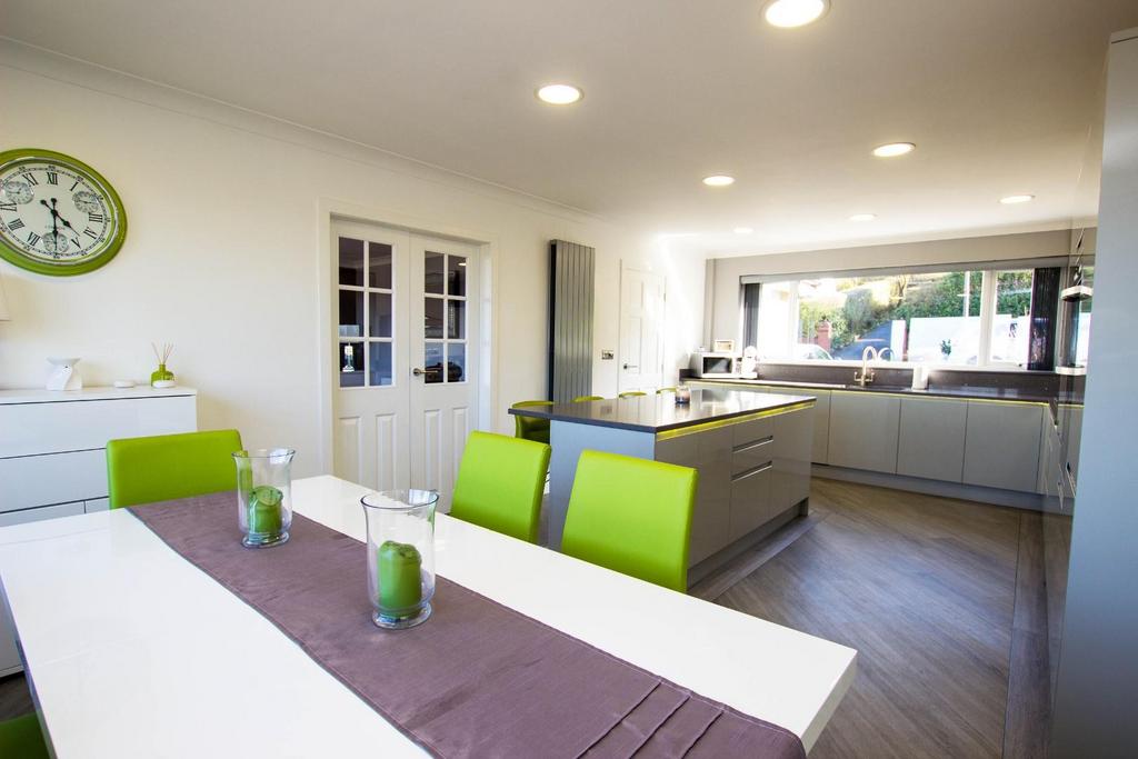 Kitchen 2.jpg