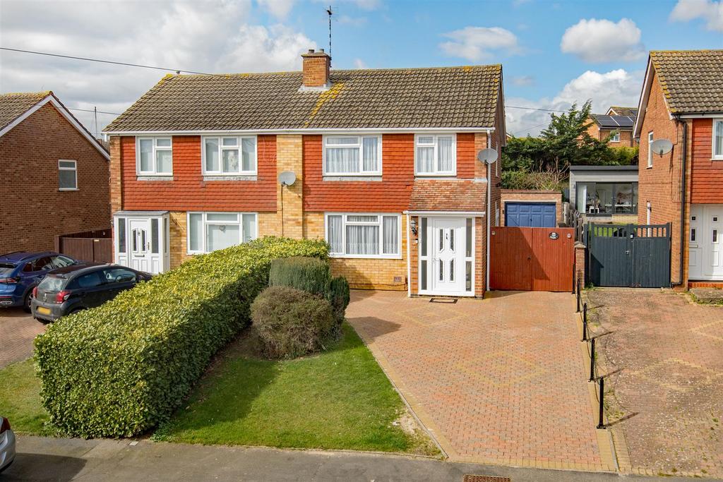 Drayton Road, Irthlingborough, Wellingborough 3 bed semidetached house