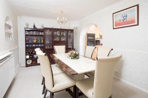62 Drayton Road, Irthlingborough, Wellingborough, NN9 5TB