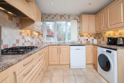 62 Drayton Road, Irthlingborough, Wellingborough, NN9 5TB