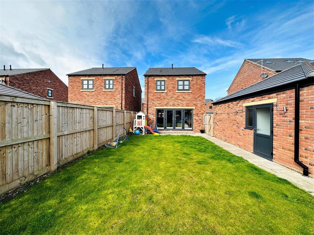 Oakwood Park, Pollington, Goole 3 bed detached house for sale £250,000