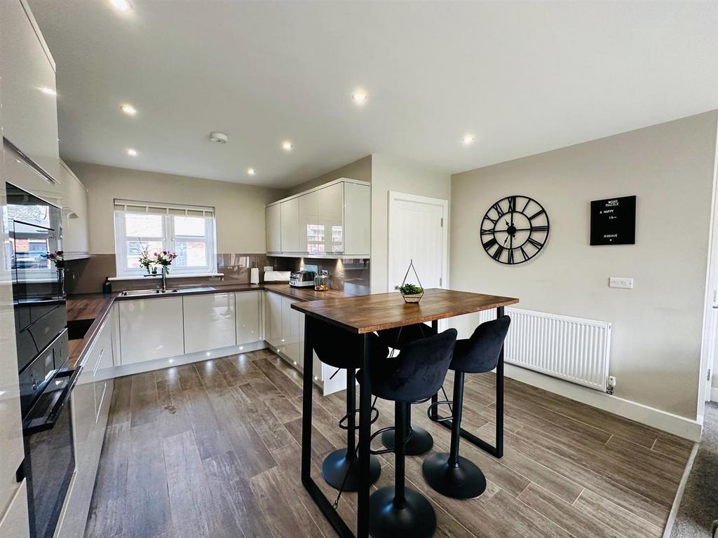Kitchen Dining Area
