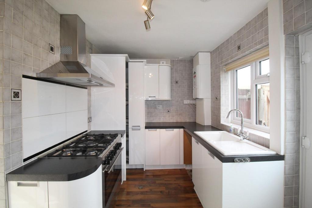 Arlesey Road, Henlow 3 bed house £1,250 pcm (£288 pw)