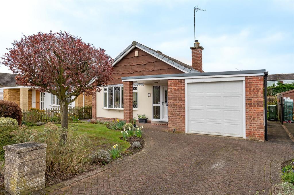 Witham Drive, Huntington, York, YO32 9YD 3 bed detached bungalow for ...