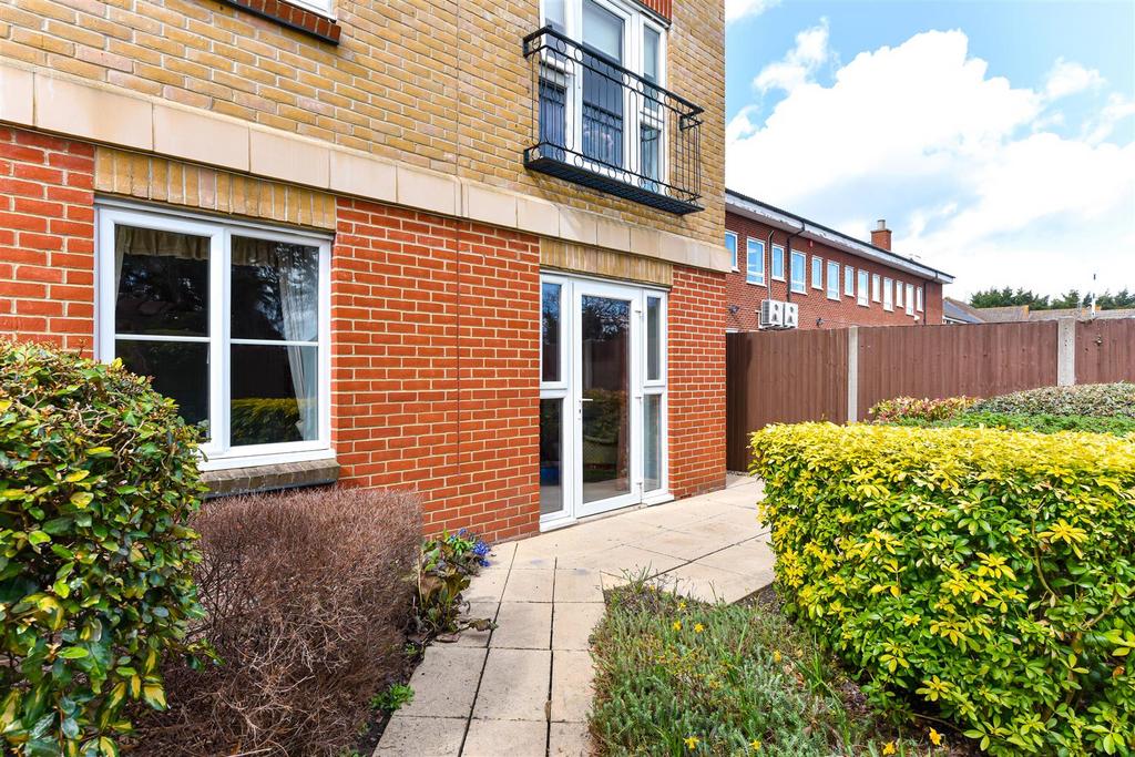 Victoria Road, Buckhurst Hill 2 bed retirement property £380,000