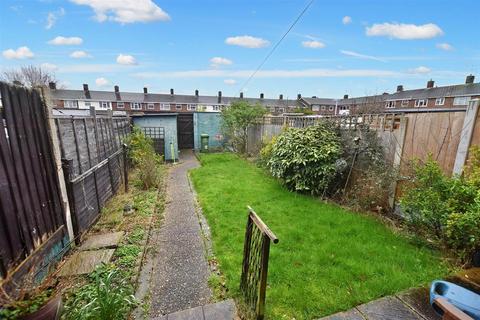 12 Landermere, Basildon, SS14 2DL
