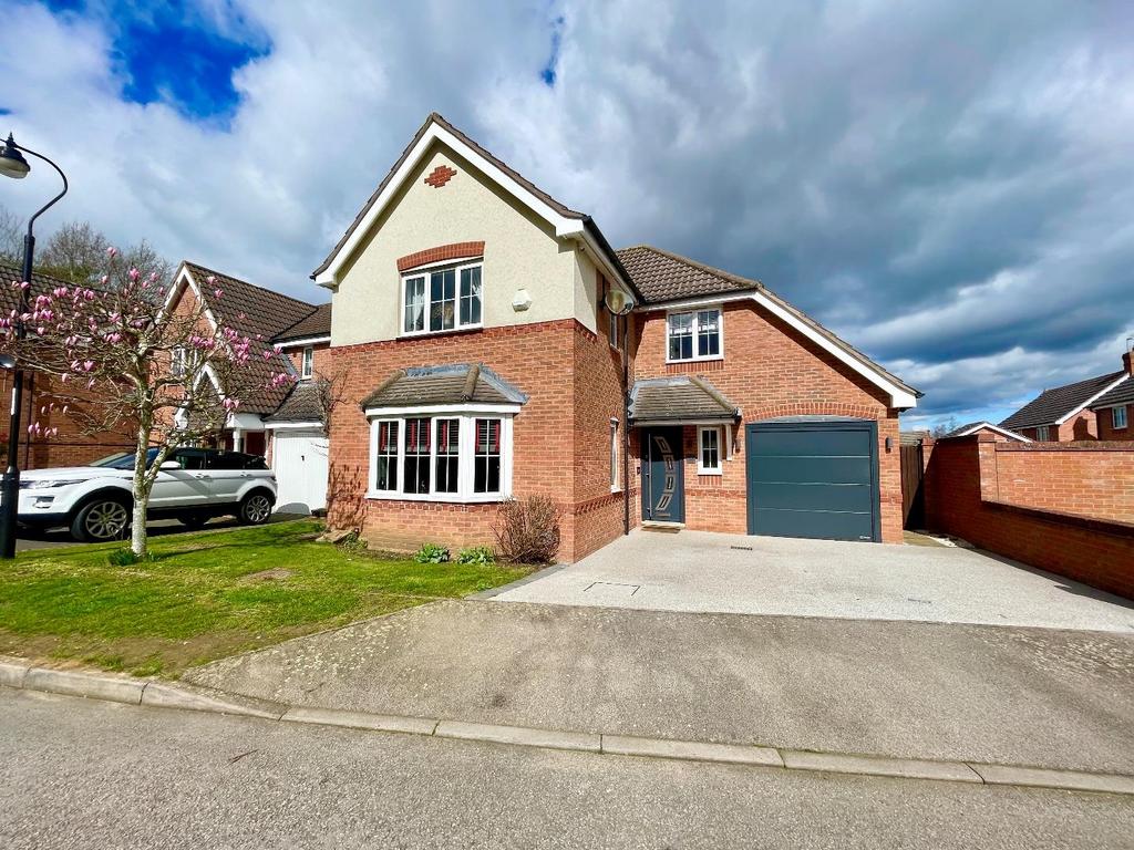 Pine Close, Grange Park, Northampton NN4 4 bed detached house for sale