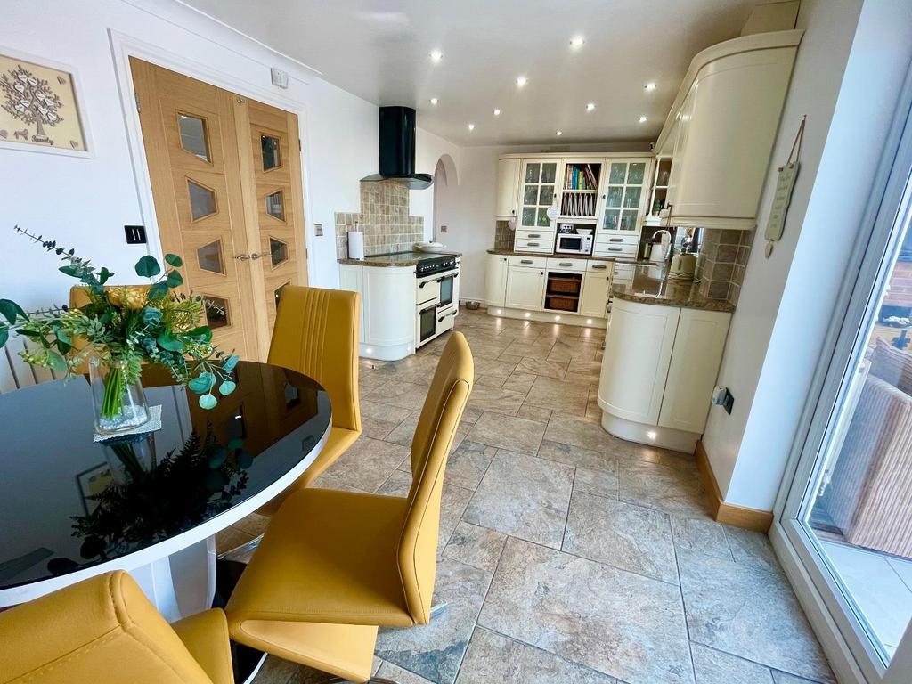 Pine Close, Grange Park, Northampton NN4 4 bed detached house for sale