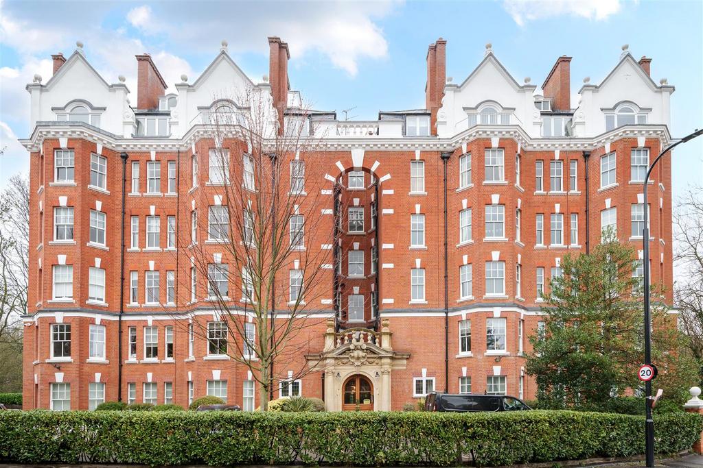 East Heath Road, Hampstead, NW3 4 bed apartment - £6,500 pcm (£1,500 pw)