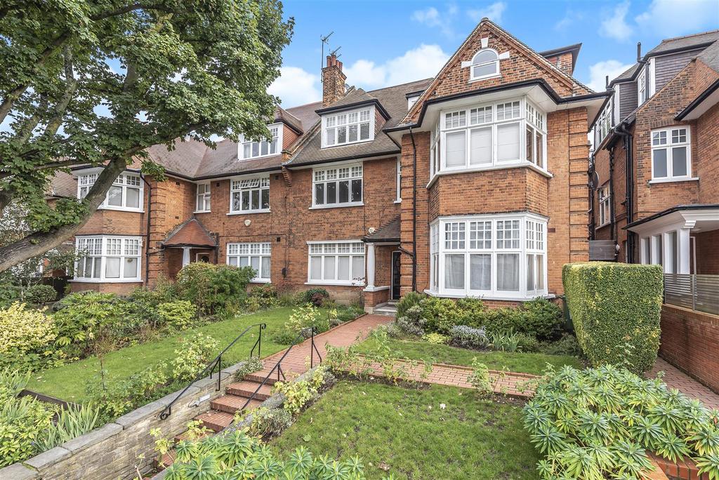 Bracknell Gardens, Hampstead NW3 3 bed flat £5,993 pcm (£1,383 pw)
