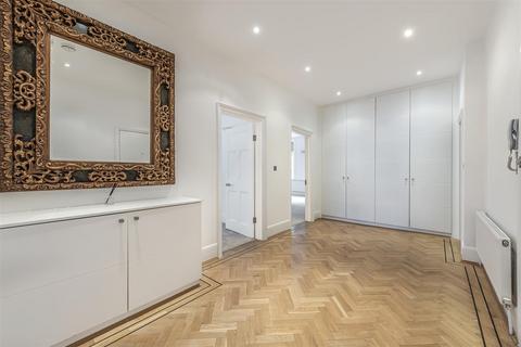 3 bedroom flat to rent, Bracknell Gardens, Hampstead, NW3