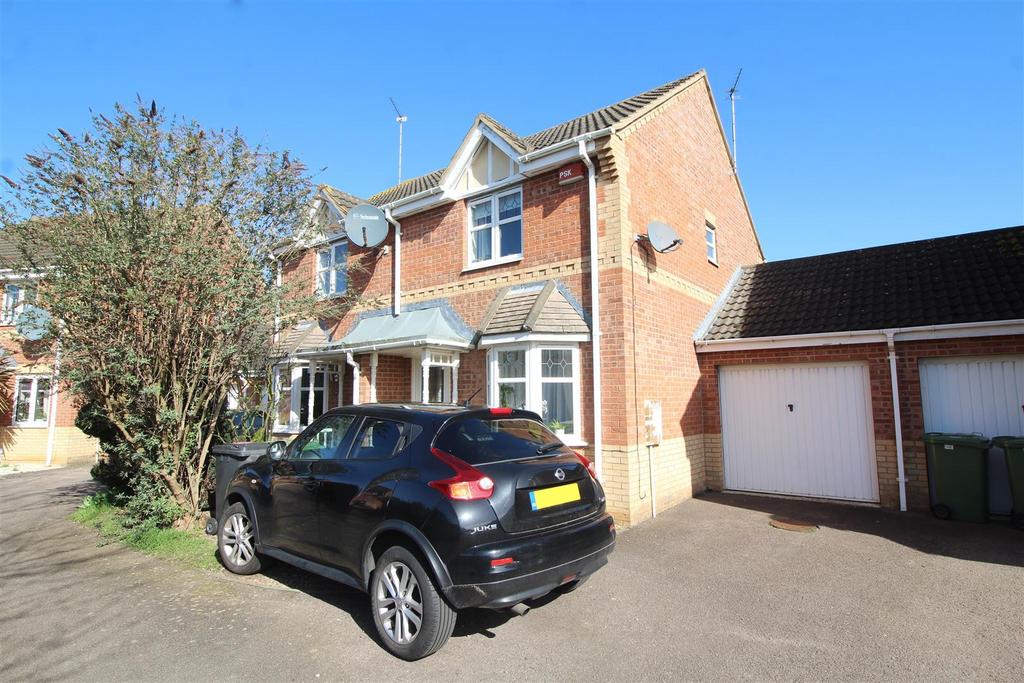 Meadenvale, Parnwell, Peterborough 2 bed semidetached house for sale