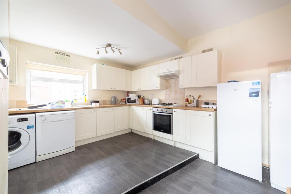 £75pppw Chillingham Road, Newcastle Upon Tyne 4 bed terraced house