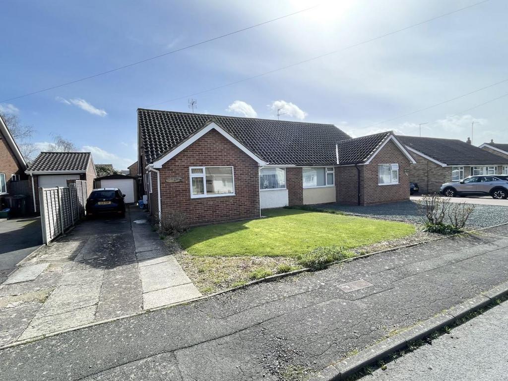 Mayfield Drive, Hucclecote, Gloucester 3 bed semidetached bungalow for