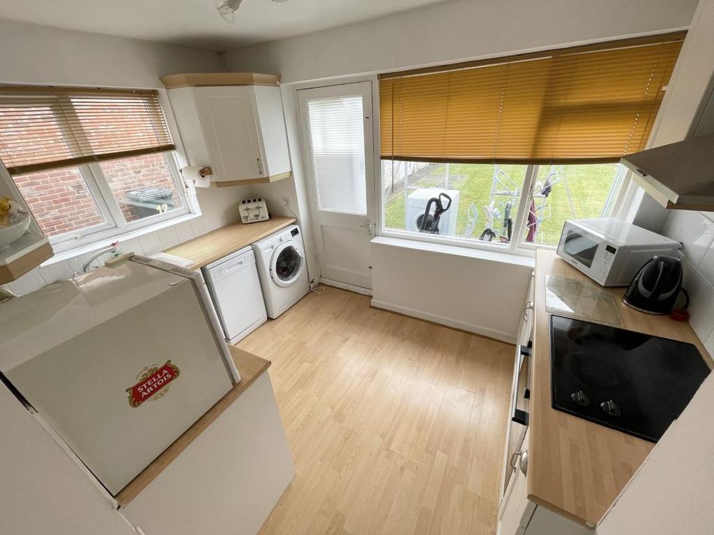 Mayfield Drive, Hucclecote, Gloucester 3 bed semidetached bungalow £