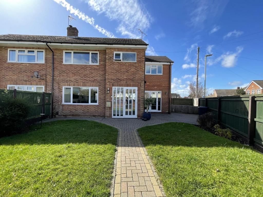 Barnwood Avenue, Barnwood, Gloucester 3 bed semidetached house for