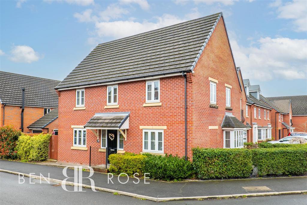 Triumph Avenue, Chorley 4 bed detached house for sale £299,995