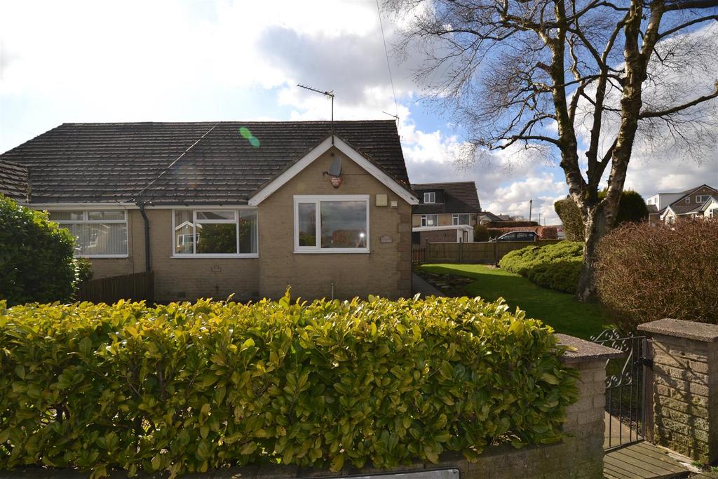 Foxhill Drive, Queensbury, Bradford 3 bed semidetached bungalow for