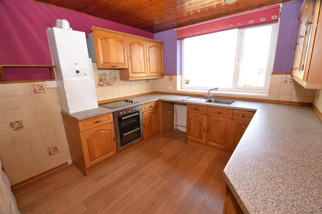Foxhill Drive, Queensbury, Bradford 3 bed semidetached bungalow for
