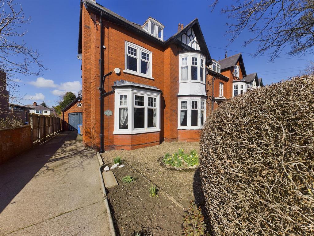 Cardigan Road, Bridlington 7 bed detached house for sale £395,000