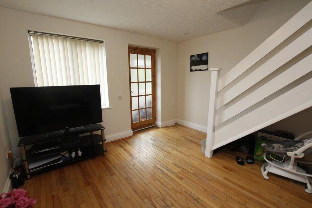 Mannington Lane 2 bed house £850 pcm (£196 pw)