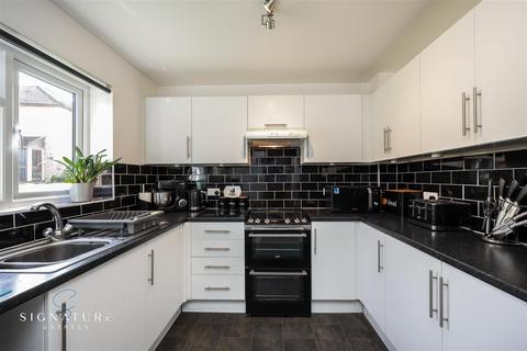 57 Berkeley Close, Abbots Langley, WD5 0XD