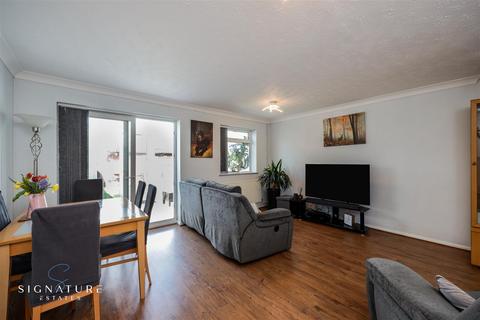 57 Berkeley Close, Abbots Langley, WD5 0XD