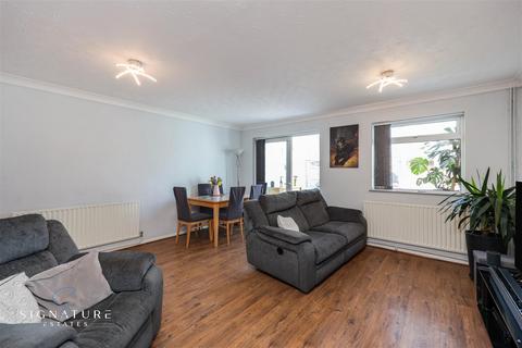 57 Berkeley Close, Abbots Langley, WD5 0XD