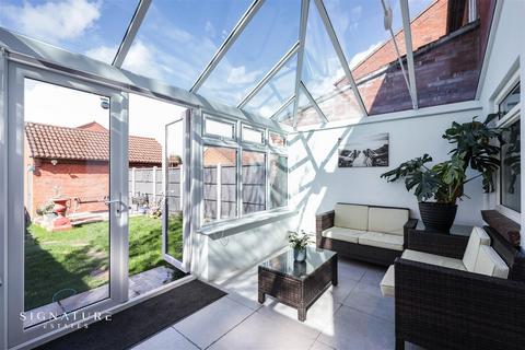 57 Berkeley Close, Abbots Langley, WD5 0XD