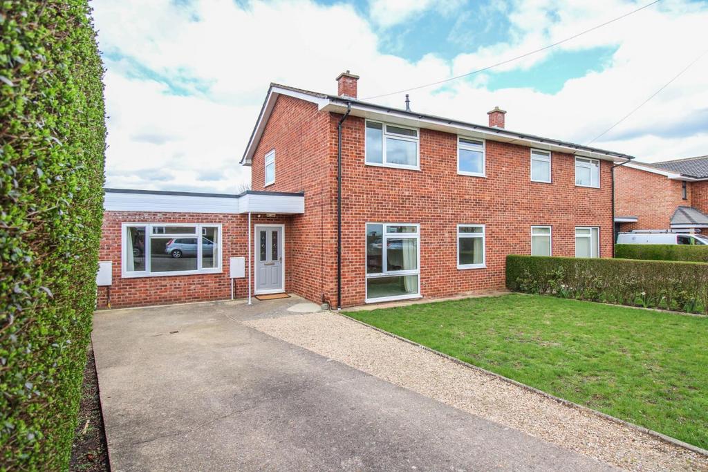 Westfield Road, Great Shelford... 4 bed semidetached house to rent £