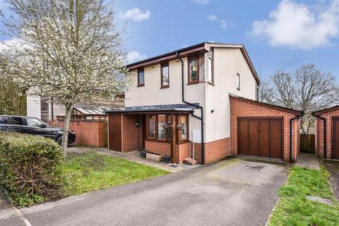 81 Foxdown, Overton, Basingstoke, RG25 3JQ