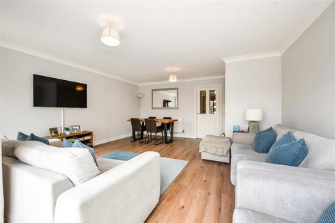 81 Foxdown, Overton, Basingstoke, RG25 3JQ