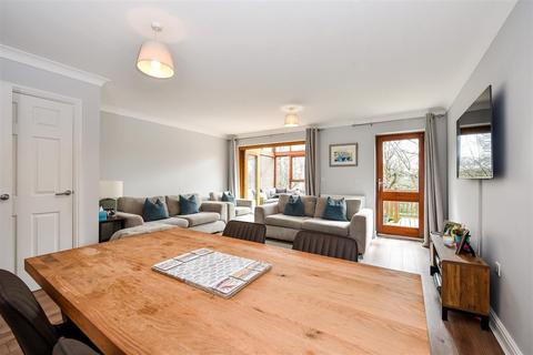 81 Foxdown, Overton, Basingstoke, RG25 3JQ
