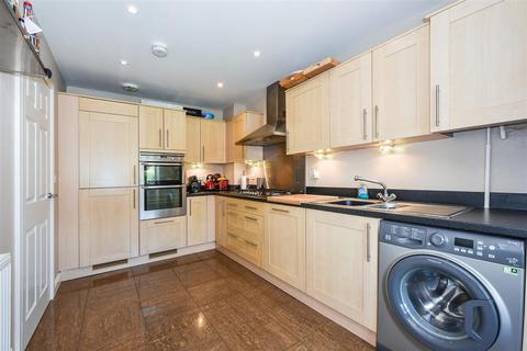 81 Foxdown, Overton, Basingstoke, RG25 3JQ