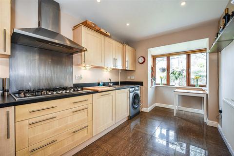 81 Foxdown, Overton, Basingstoke, RG25 3JQ