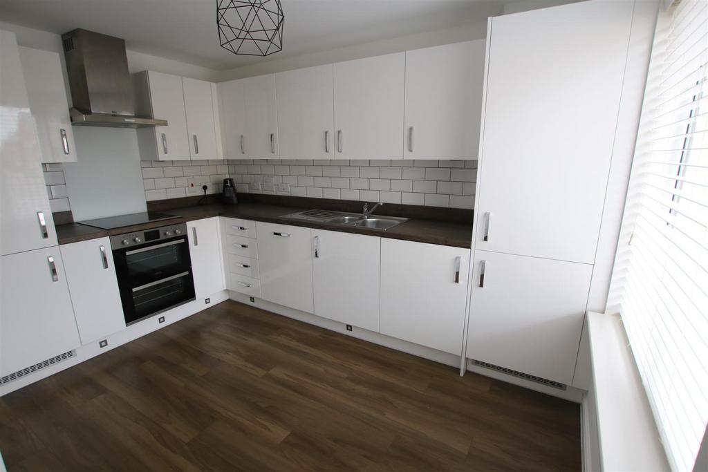 Kitchen 3.JPG