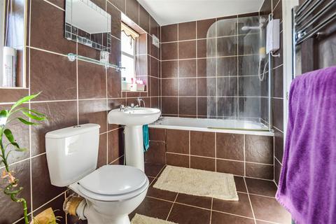 24 Dawnay Drive, Anlaby, Hull, HU10 6TD