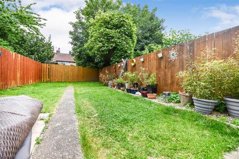 24 Dawnay Drive, Anlaby, Hull, HU10 6TD