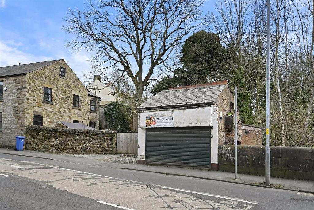 Huddersfield Road, Millbrook, Stalybridge SK15 Retail property (high