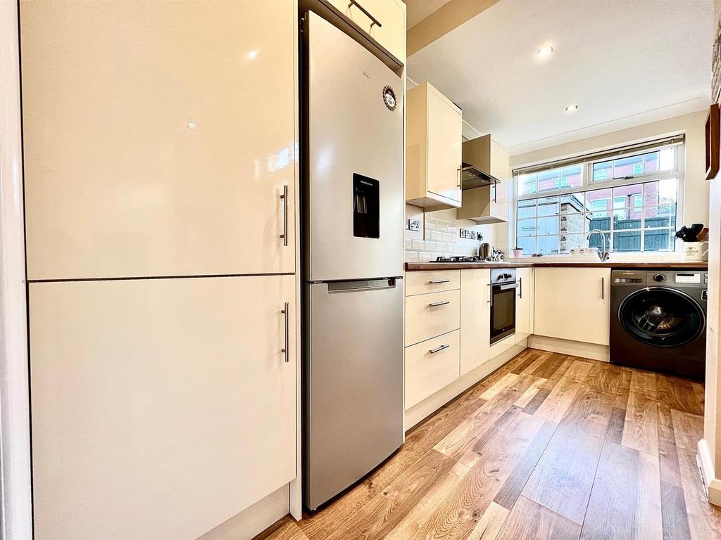 Heatherfield Road, Huddersfield 2 bed semidetached house £170,000
