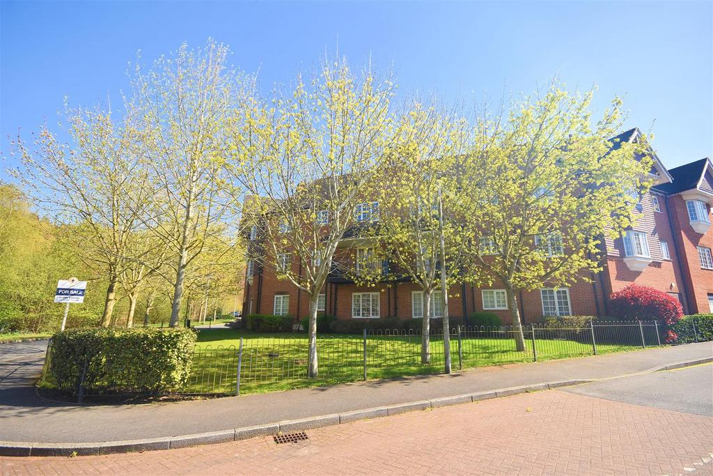 Scarlett Avenue, Wendover HP22 2 bed apartment for sale £290,000