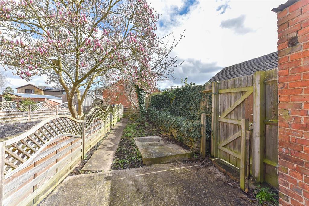 High Street, Milton Malsor, Northampton 2 bed cottage for sale £225,000