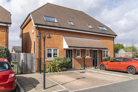 3 Osborne Close, Epsom, KT17 4BE