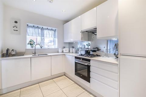 3 Osborne Close, Epsom, KT17 4BE