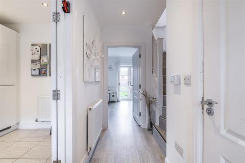 3 Osborne Close, Epsom, KT17 4BE