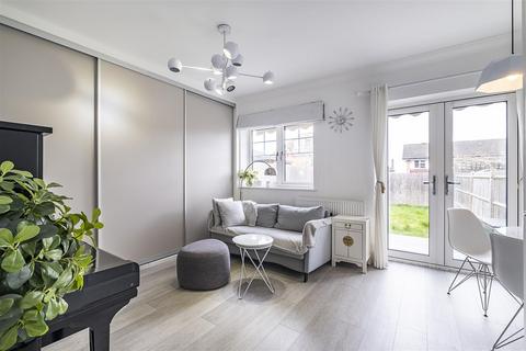 3 Osborne Close, Epsom, KT17 4BE